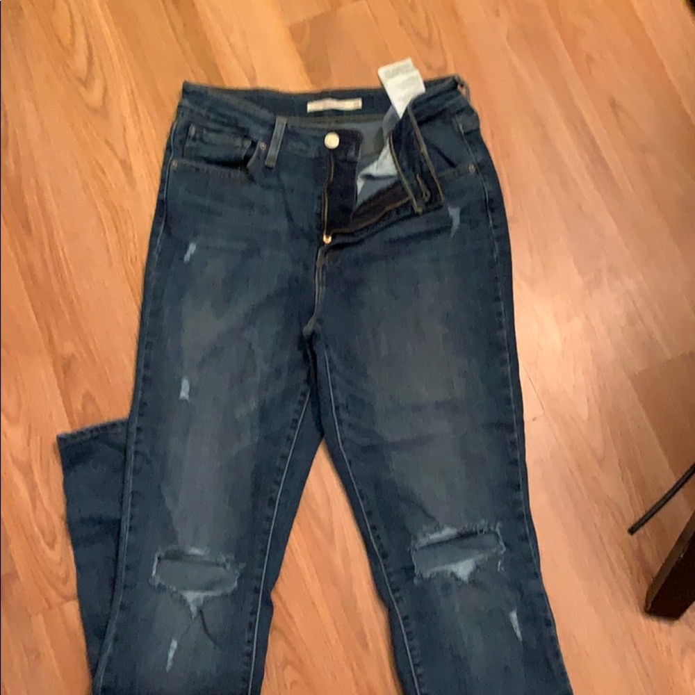 Distressed skinny jeans